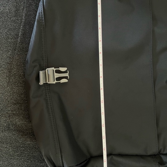 ⭐️ Firm Price ⭐️ New without tags Skyway messenger laptop bag - Picture 3 of 7